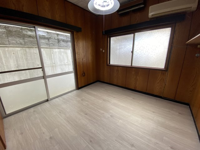 平田5丁目売家の洋室