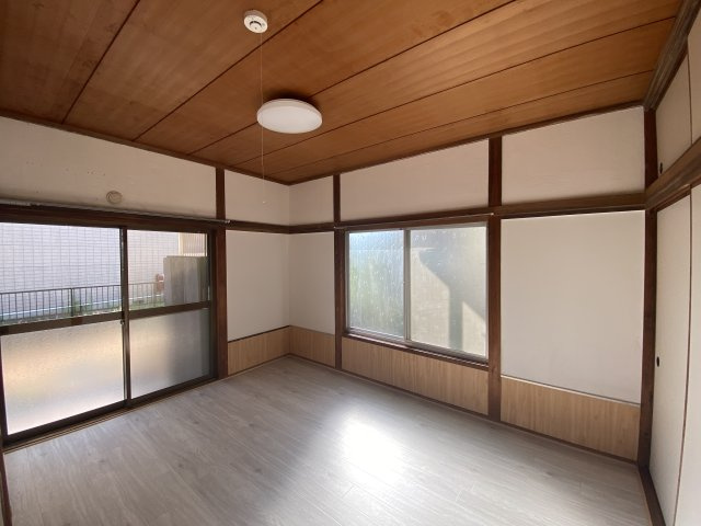 平田5丁目売家の洋室