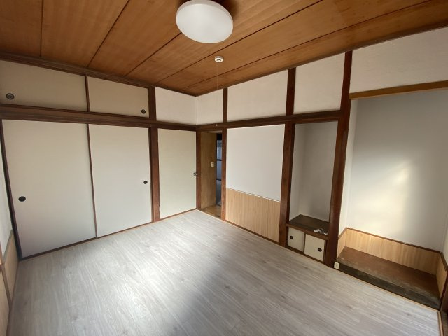 平田5丁目売家の洋室