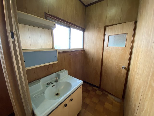 平田5丁目売家の独立洗面台