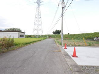 【前面道路含む現地写真】 | 交通量も少なく静かな住環境