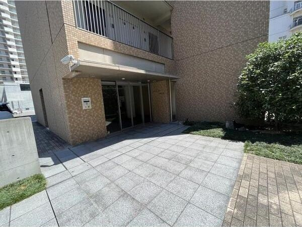 アリヴィオ夕陽ヶ丘のエントランス