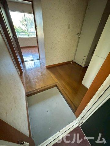 柏崎市大字安田のアパートの玄関