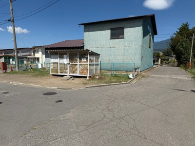 【周辺】 | 小諸市平原売地 | 西側道路の向かいにあるゴミステーション