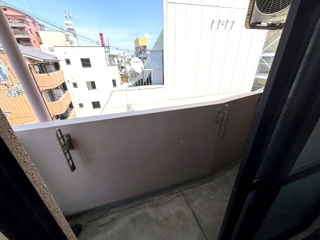 スタンドアップ古市のバルコニー