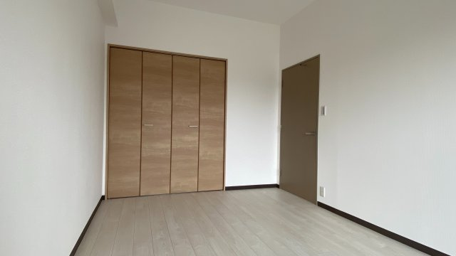 ジークレフ加古川東｜室内リフォームしていますの収納|洋室7.4帖のクロゼット