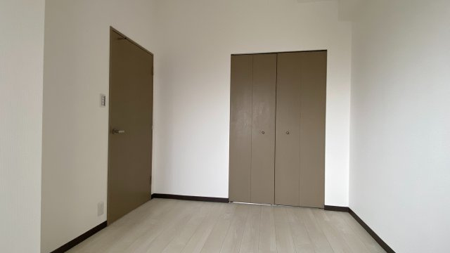 ジークレフ加古川東｜室内リフォームしています｜|洋室5.7帖のクロゼット