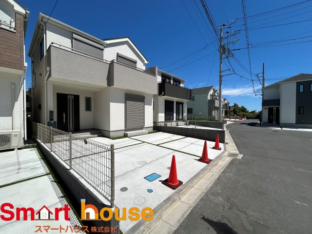 相模原市南区上鶴間本町9丁目　C号棟の前面道路含む現地写真|お住まいの前面道路が広いと駐車が楽になり、陽当たりも遮られないので明るく居心地の良いお家になります♪