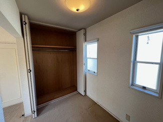 【収納】 | 日の峰４丁目　中古戸建 | 大きなクローゼットがあるので収納に便利です。