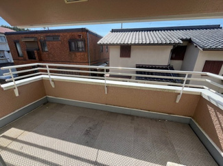 【バルコニー】 | 日の峰４丁目　中古戸建 | 南東向きバルコニー　奥行きがあるので洗濯物はもちろんお布団も干せます。