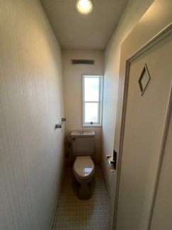 【トイレ】 | 日の峰４丁目　中古戸建 | 2階　トイレ