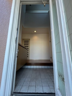 【玄関】 | 日の峰４丁目　中古戸建 | 清潔感のある玄関が皆様をお迎えしてくれます。