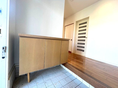 【玄関】 | 日の峰４丁目　中古戸建 | 下駄箱