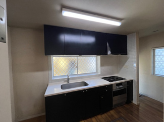 【キッチン】 | 日の峰４丁目　中古戸建 | キッチン横には勝手口があるのでゴミ捨てなど便利です。