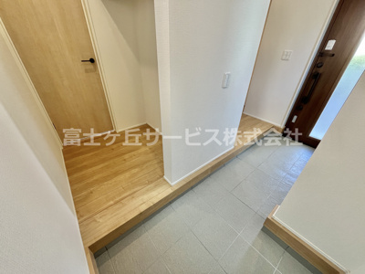 【玄関】 | 島田市松葉町 新築一戸建て | 土間が繋がっていて便利です
