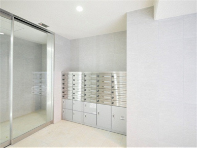 【その他共用部分】 | ブリリアントジュネス本町 | 宅配ボックスです