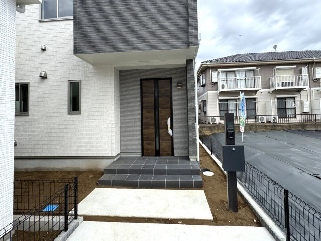 松戸市新松戸6丁目新築戸建【新松戸南小学校：2分】のエントランス|エントランス・玄関ポーチ