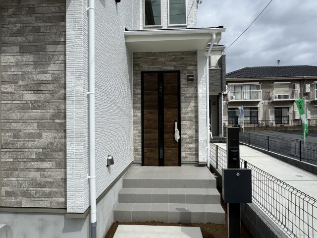 松戸市新松戸6丁目新築戸建【新松戸南小学校：2分】のエントランス|エントランス・玄関ポーチ