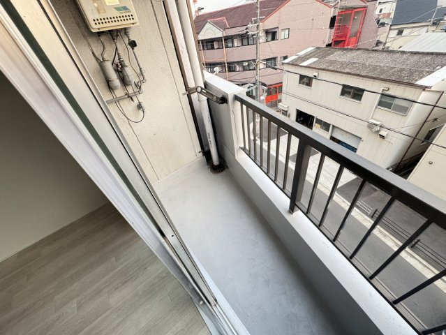 【バルコニー】 | 外からの目が気にならないバルコニーで洗濯物が干せます