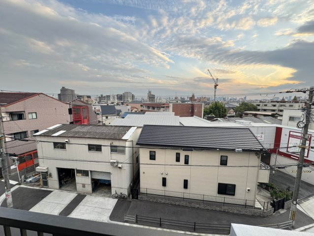 【展望】 | 屋根付きの駐輪場です。