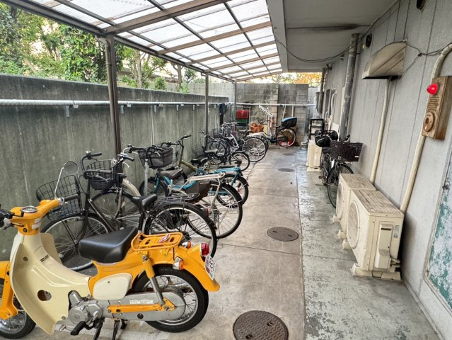 【その他共用部分】 | タイルのおしゃれなエントランスです。