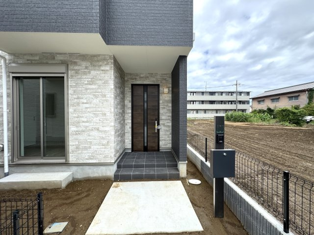 松戸市新松戸6丁目新築戸建【新松戸南小学校：2分】のエントランス|エントランス・玄関ポーチ