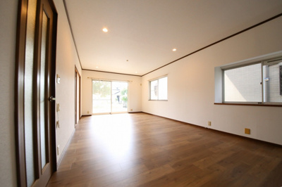 【居間・リビング】 | 久喜市南栗橋10丁目中古戸建