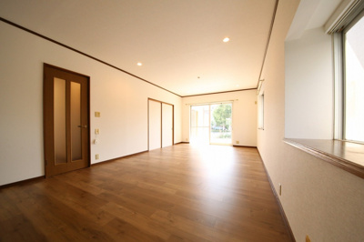 【居間・リビング】 | 久喜市南栗橋10丁目中古戸建