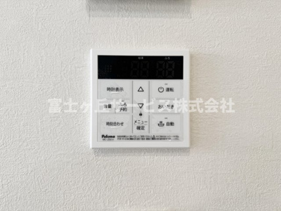 【発電・温水設備】 | 静岡市清水区御門台 未入居戸建 | リビングからも操作ができて便利です