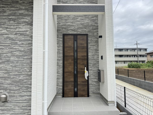 松戸市新松戸6丁目新築戸建【新松戸南小学校：2分】のエントランス|エントランス・玄関ポーチ