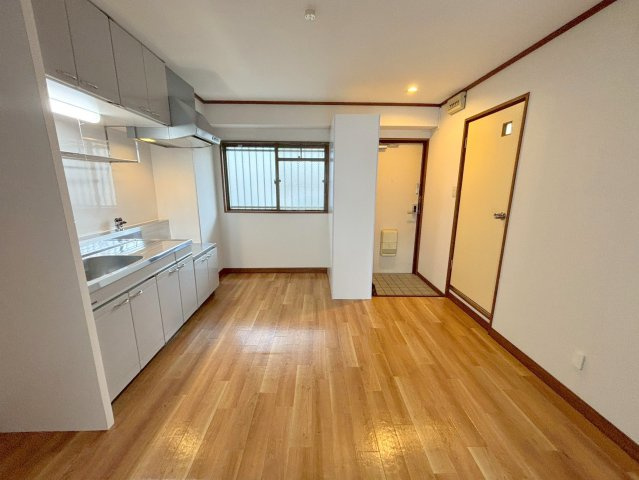 メゾンササキ2の居間・リビング