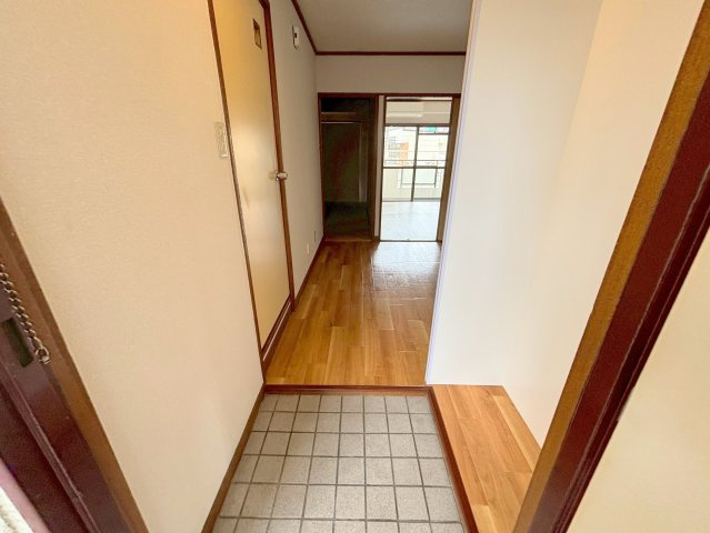 メゾンササキ2の玄関