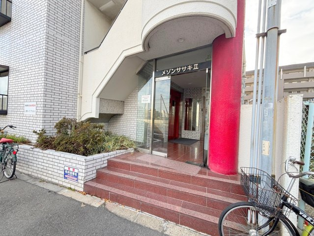 メゾンササキ2のエントランス