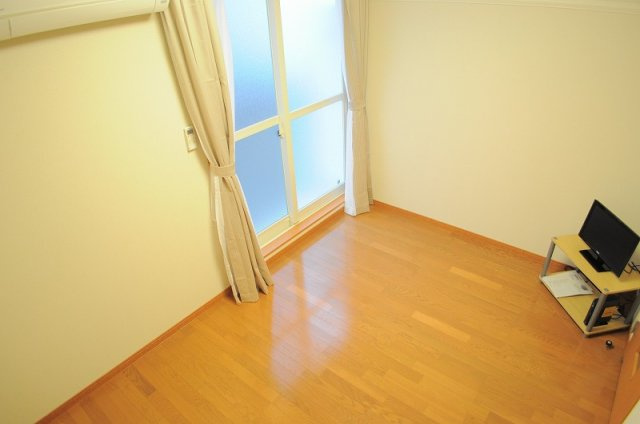 レオパレスアルカディア畑原の居間・リビング|ゆったりとした居間です