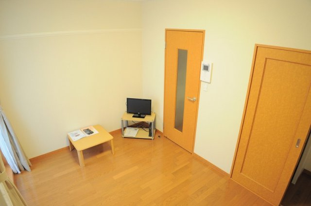 レオパレスアルカディア畑原の内装|1Fフローリング。