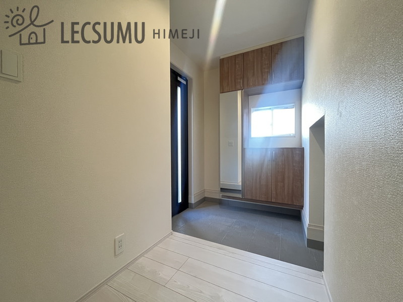 姫路市玉手2丁目/新築戸建の玄関