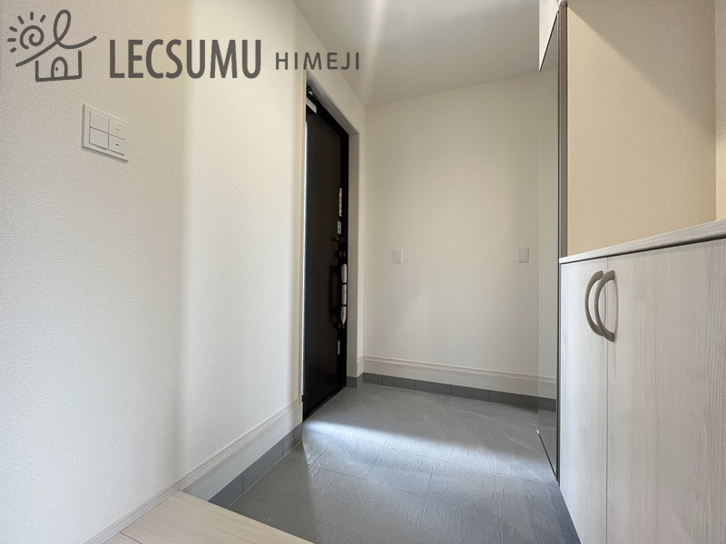 姫路市玉手2丁目/新築戸建の玄関