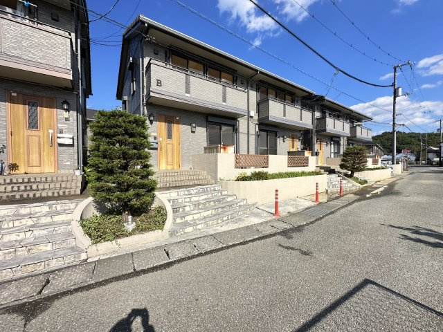 リビングタウン万々 B棟の外観