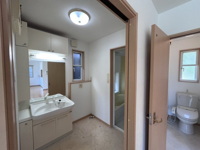 桂見　中古戸建の独立洗面台