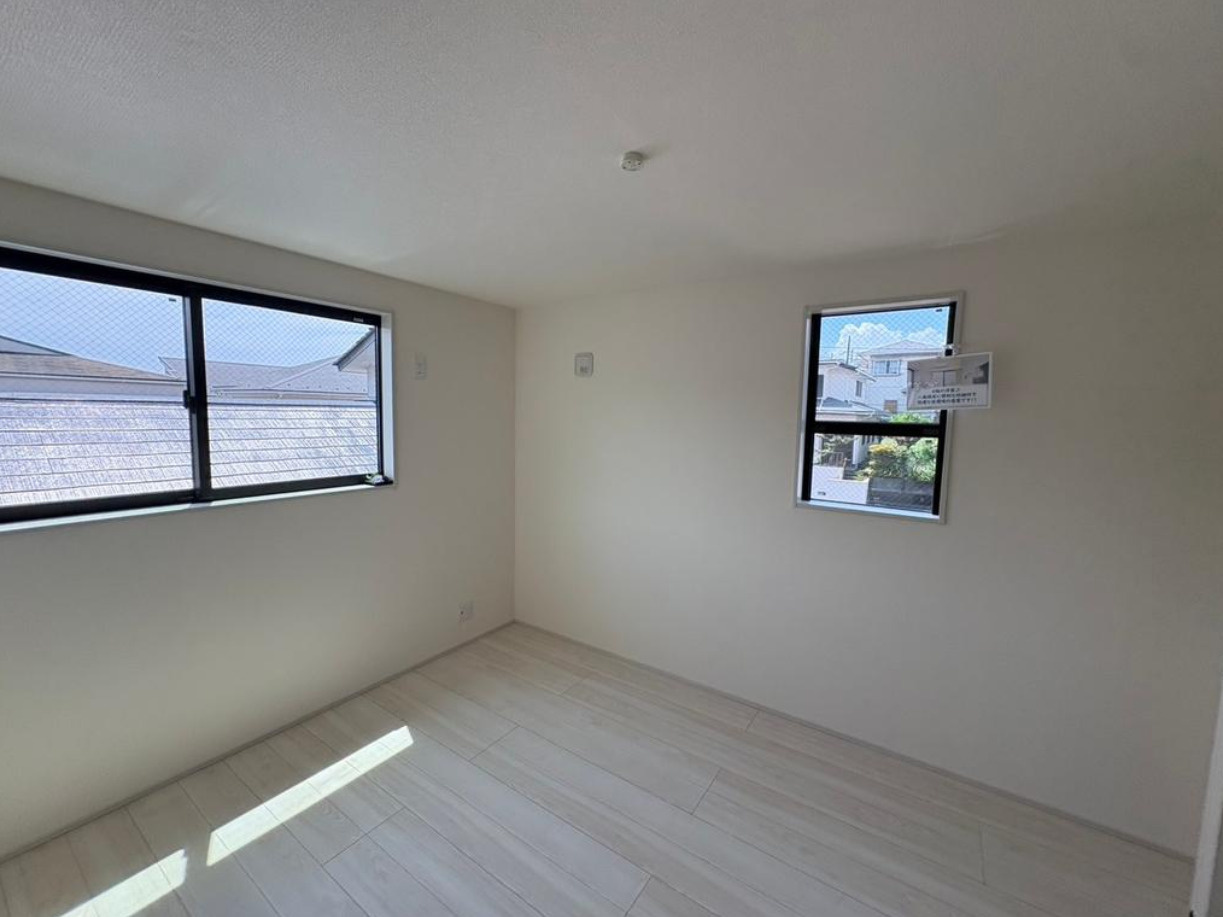 横浜市泉区岡津町 新築戸建て【仲介手数料無料】の洋室