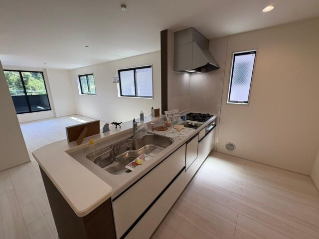 横浜市泉区岡津町 新築戸建て【仲介手数料無料】のキッチン