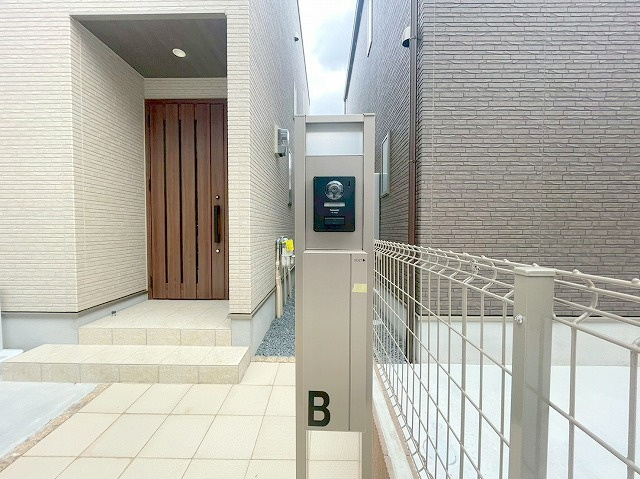 下新庄貸家B号地のエントランス