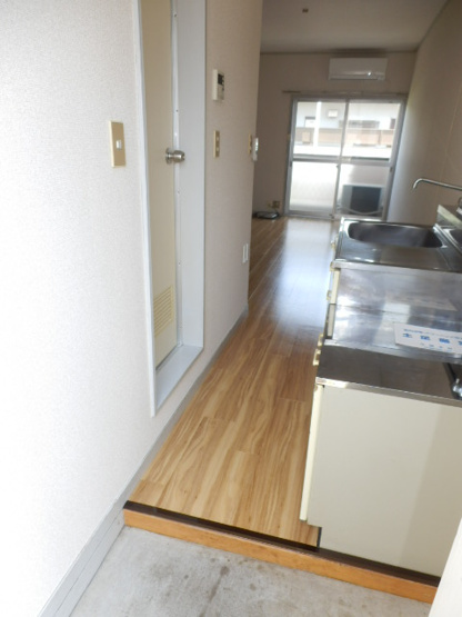 【玄関】 | リンデンハイム | 玄関より