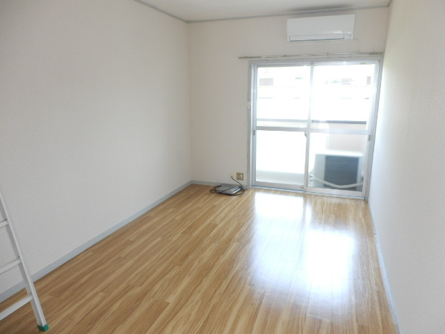 【居間・リビング】 | リンデンハイム | 洋室