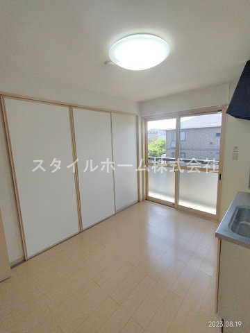 ラークハイム三蔵子Aの居間・リビング