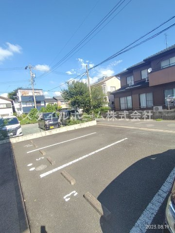 ラークハイム三蔵子Aの駐車場