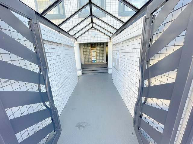 ビラ小松のエントランス