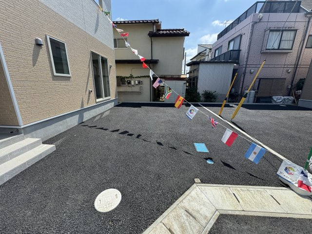 柏市東山２丁目新築戸建【酒井根西小学校：10分】の駐車場|3号棟駐車スペース・並列2台駐車可