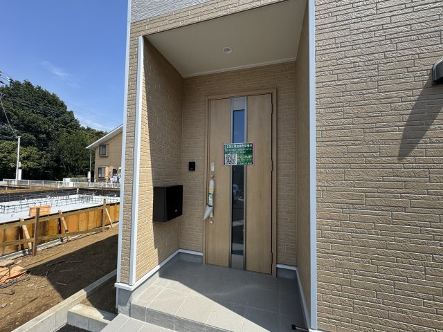 柏市東山２丁目新築戸建【酒井根西小学校：10分】のエントランス|エントランス・玄関ポーチ