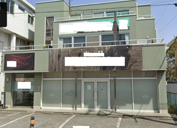 アドビルの外観